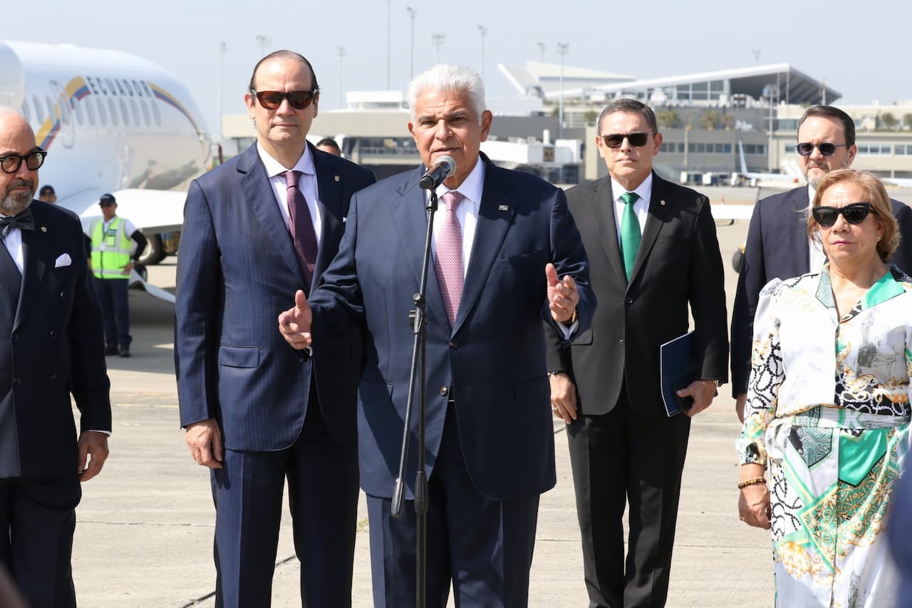 José Raúl Mulino, presidente de Panamá, a su llegada a Cali.