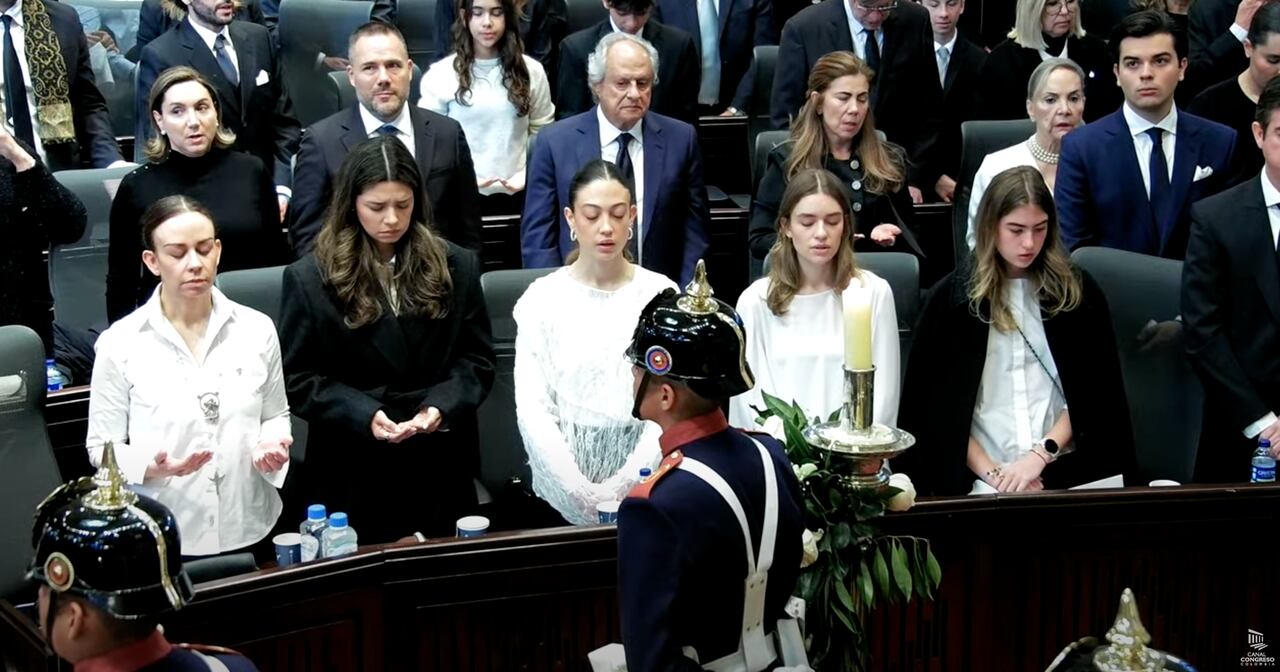 Cámara Ardiente Honorable Senador Miguel Uribe Turbay Q.E.P.D.