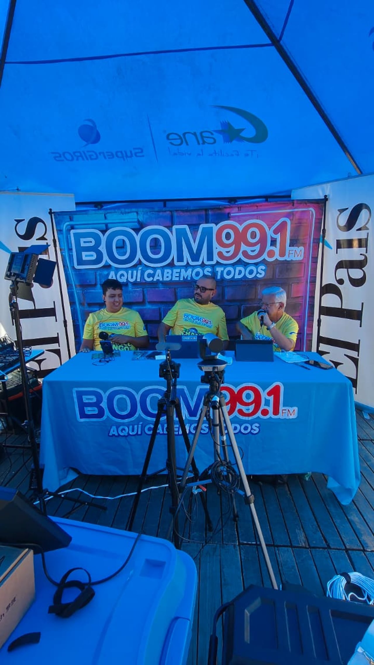 Habitantes de la comuna 13 participaron activamente en la jornada de la Gira Comunera, accediendo a servicios y asesorías gratuitas en el barrio Diamante.