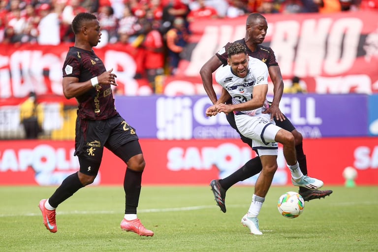 Fortaleza CEIF vs. América de Cali, por encuentro válido de la Liga BetPlay II 2025 de la fecha 11, en el Estadio Metropolitano de Techo.