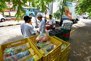 Recolección de alimentos y ayudas al Banco de Alimentos que se realiza en Centros Comerciales y supermercados de cadena.