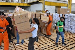 Entrega Ayudas humanitarias por parte del Embajador de China a Gobernadora del Valle.