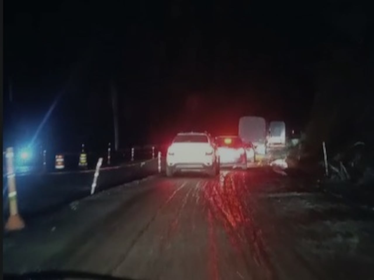 Los delincuentes lograron huir tras interceptar el vehículo en plena vía Panamericana durante la noche.