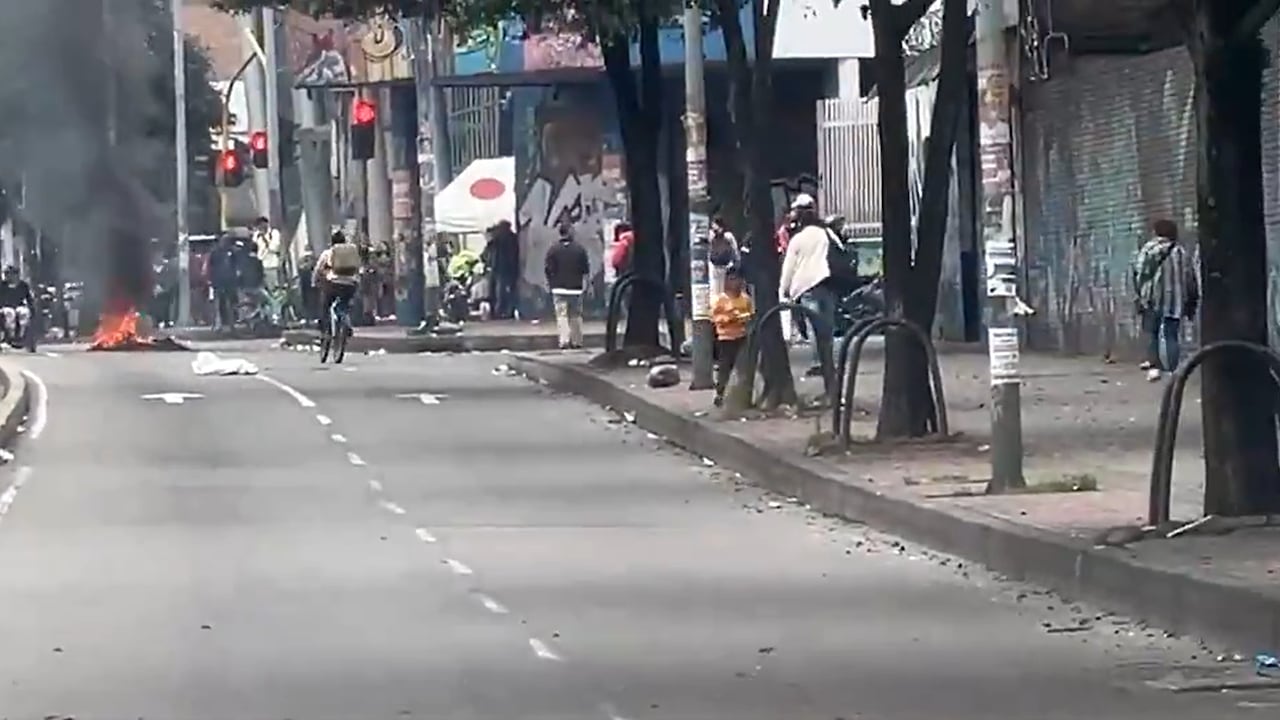 Manifestantes se ubican en la intersección de la Av. Caracas con Av. Primero de Mayo.