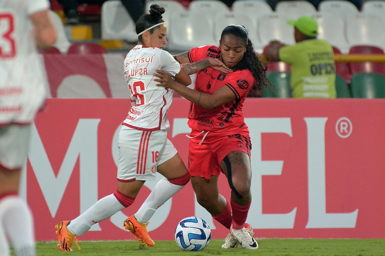 América pierde 4 a 2 contra el Internacional de Porto Alegre, en la Copa Libertadores Femenino. Tristeza de jugadoras del América de Cali ante la derrota.