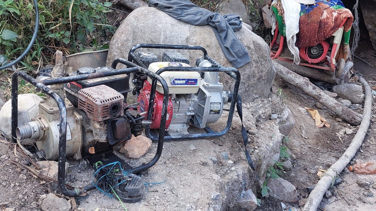 También destruyeron las máquinas que eran usadas en esta actividad ilegal, confirmó la Policía Nacional.