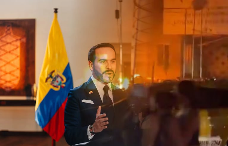 El mandatario confirmó que asistirá personalmente a la cita extraordinaria con toda la cúpula de la Fuerza Pública tras la explosión de un carro bomba.