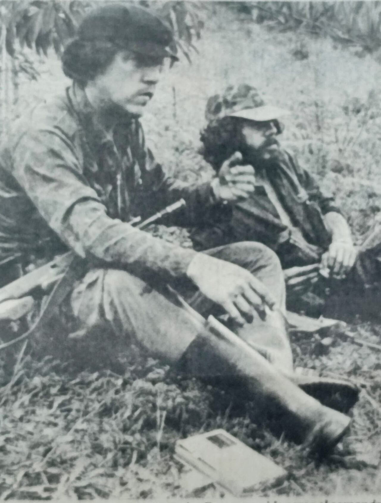 La masacre de Tacueyó, ocurrió entre 1985 y 1986 en el norte del Cauca y dejó al descubierto la deshumanización en la guerra: casi 200 jóvenes fueron torturados y asesinados por sus propios compañeros bajo acusaciones de infiltración.