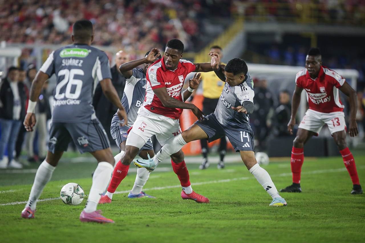 Independiente Santa Fe enfrenta al Junior de Barranquilla por la final de vuelta de la Superliga Colombiana.