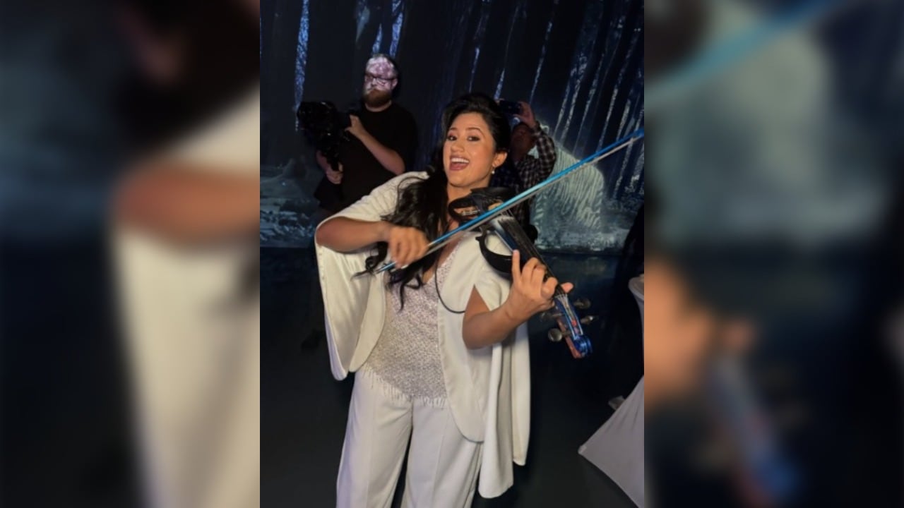 La violinista caleña compartió un video desde Las Vegas destacando su orgullo por representar a Cali.