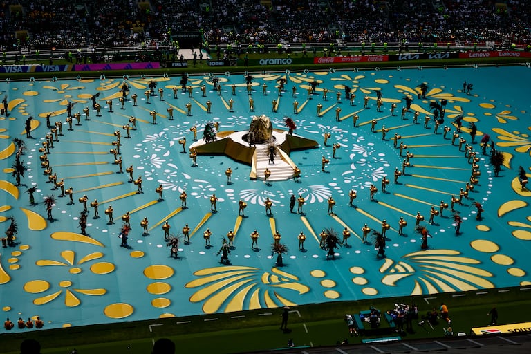 Artistas actúan durante la ceremonia de apertura previa al partido de fútbol del Grupo A de la Copa Mundial de 2026 entre México y Sudáfrica en el Estadio de la Ciudad de México, el 11 de junio de 2026. (Foto de Rodrigo Oropeza / AFP)