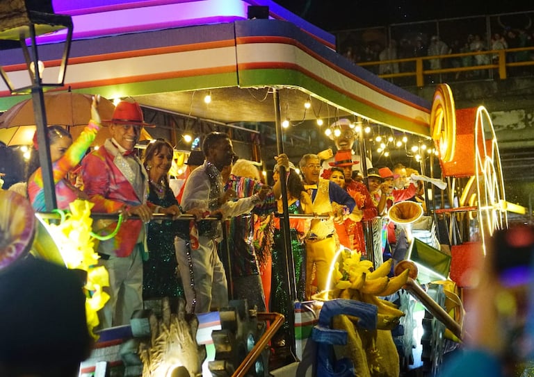 Los Hermanos Lebrón ponen el broche de oro al desfile.