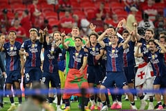 Los jugadores del Paris Saint-Germain celebran la victoria de su equipo en la final de la Liga de Campeones de la UEFA entre el Paris Saint-Germain (PSG) y el Arsenal FC en el Puskás Arena de Budapest el 30 de mayo de 2026. El Paris Saint-Germain venció al Arsenal por 4-3 en la tanda de penaltis para conseguir su segundo título consecutivo de la Liga de Campeones tras un empate 1-1 en la final disputada en Budapest el 30 de mayo. (Foto de INA FASSBENDER / AFP)