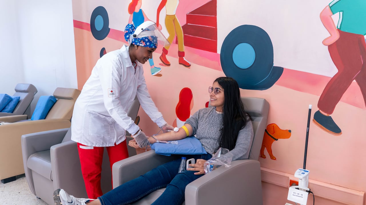 Cada unidad de sangre donada puede beneficiar hasta tres pacientes mediante componentes utilizados en transfusiones, cirugías y tratamientos médicos.