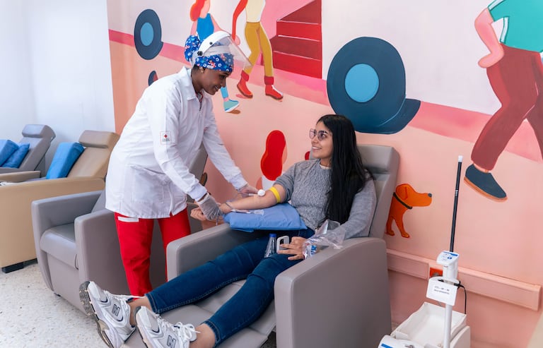 Cada unidad de sangre donada puede beneficiar hasta tres pacientes mediante componentes utilizados en transfusiones, cirugías y tratamientos médicos.