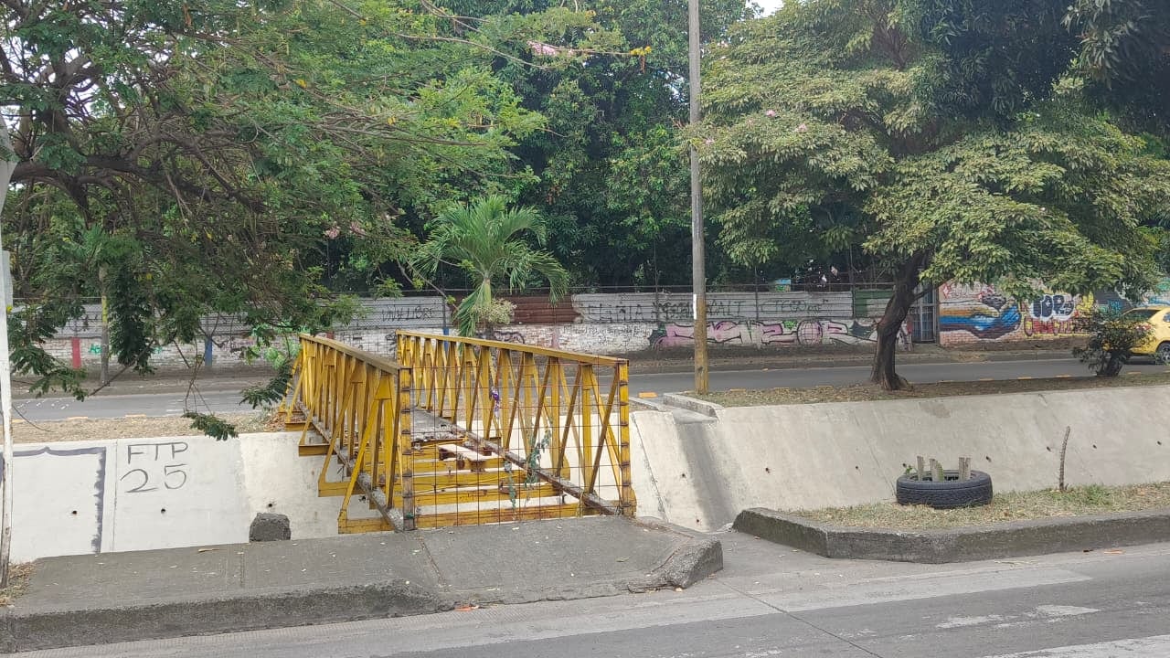 Vecinos de Cristóbal Colón aseguran que la estructura presenta problemas desde hace cerca de tres años y que aún no se han realizado obras de reparación.
