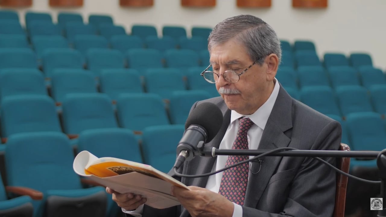 Javier Tafur González, escritor, poeta, abogado e investigador caleño, convirtió la experiencia del terremoto del 10 de agosto en un ejercicio de memoria y catarsis a través de la poesía.