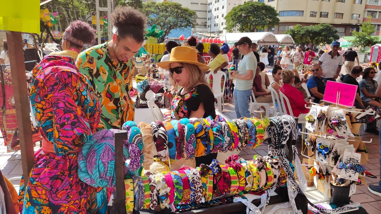 La plaza de San Francisco es el centro de reunión de la cultura afro pacífica en el quinto día de la Feria de Cali