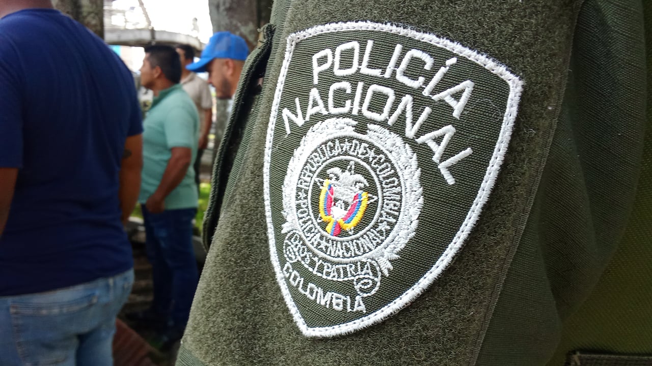 La Policía ha reiterado su compromiso con la protección de niños, niñas y adolescentes en el Cauca, señalando que mantiene operativos permanentes de prevención y control en zonas priorizadas para evitar el reclutamiento forzado y otros delitos que vulneran sus derechos. A través de estrategias de vigilancia comunitaria, acompañamiento institucional y campañas de sensibilización, la institución trabaja de manera articulada con autoridades locales y organismos nacionales e internacionales para identificar riesgos, fortalecer entornos seguros y garantizar la atención oportuna a posibles casos que afecten a la niñez en el departamento.