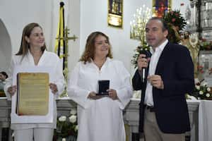 Desde la catedral de San Pedro, en Cali, se celebró una eucaristía en un acto de acción de gracias por los 75 años del diario El País, al cual asistieron colaboradores del medio y autoridades locales. FOTOS RAÚL PALACIOS / EL PAÍS.