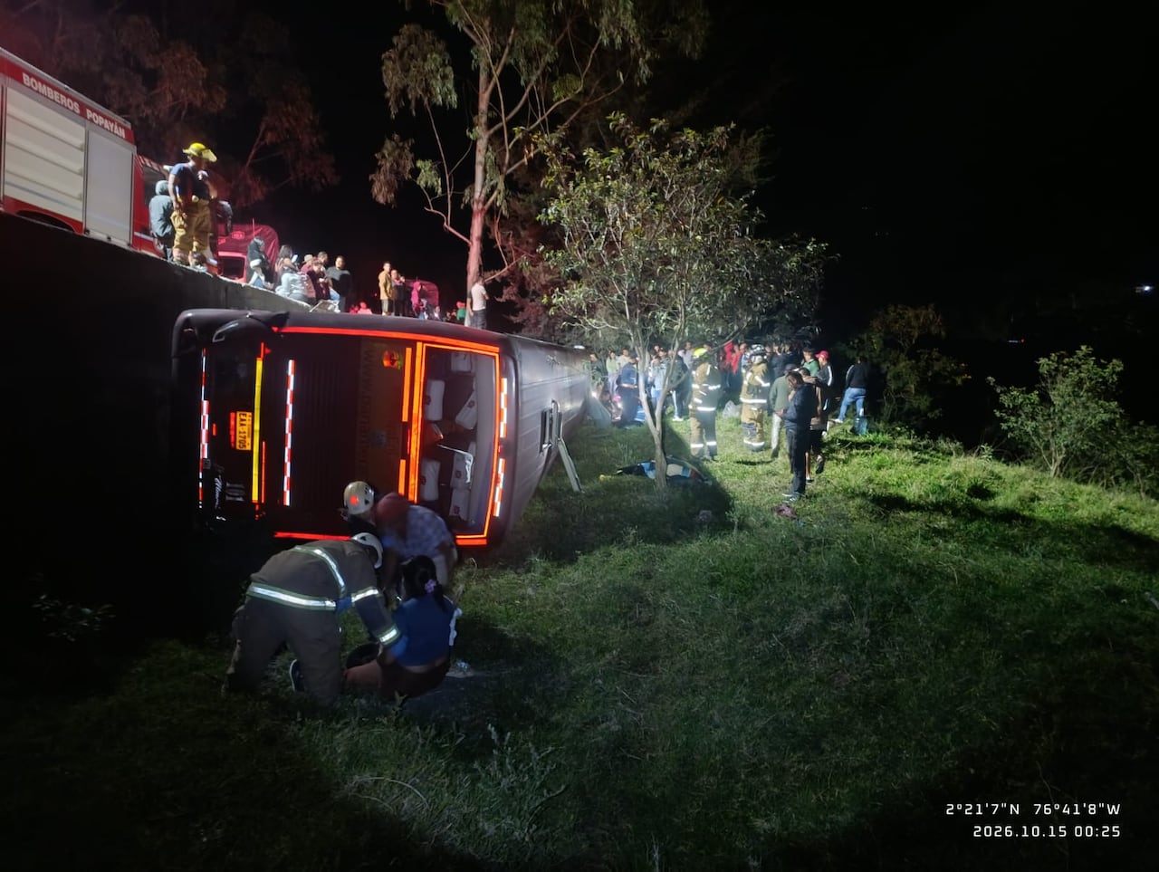 El bus de transporte internacional cubría la ruta entre Cúcuta y Ecuador cuando sufrió el grave siniestro vial, indicaron los organismos de socorro que atendieron el caso.