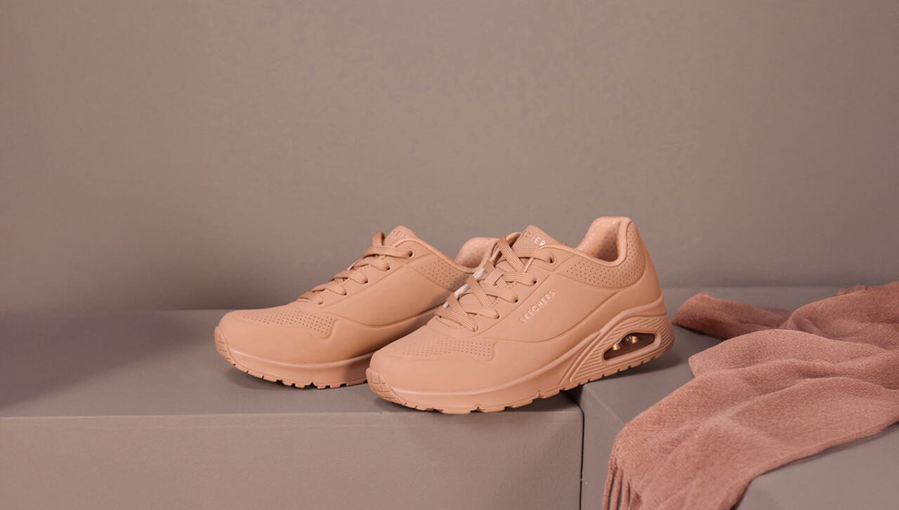 Skechers The UNO se caracterizan por sus llamativos colores y diseño vanguardista.