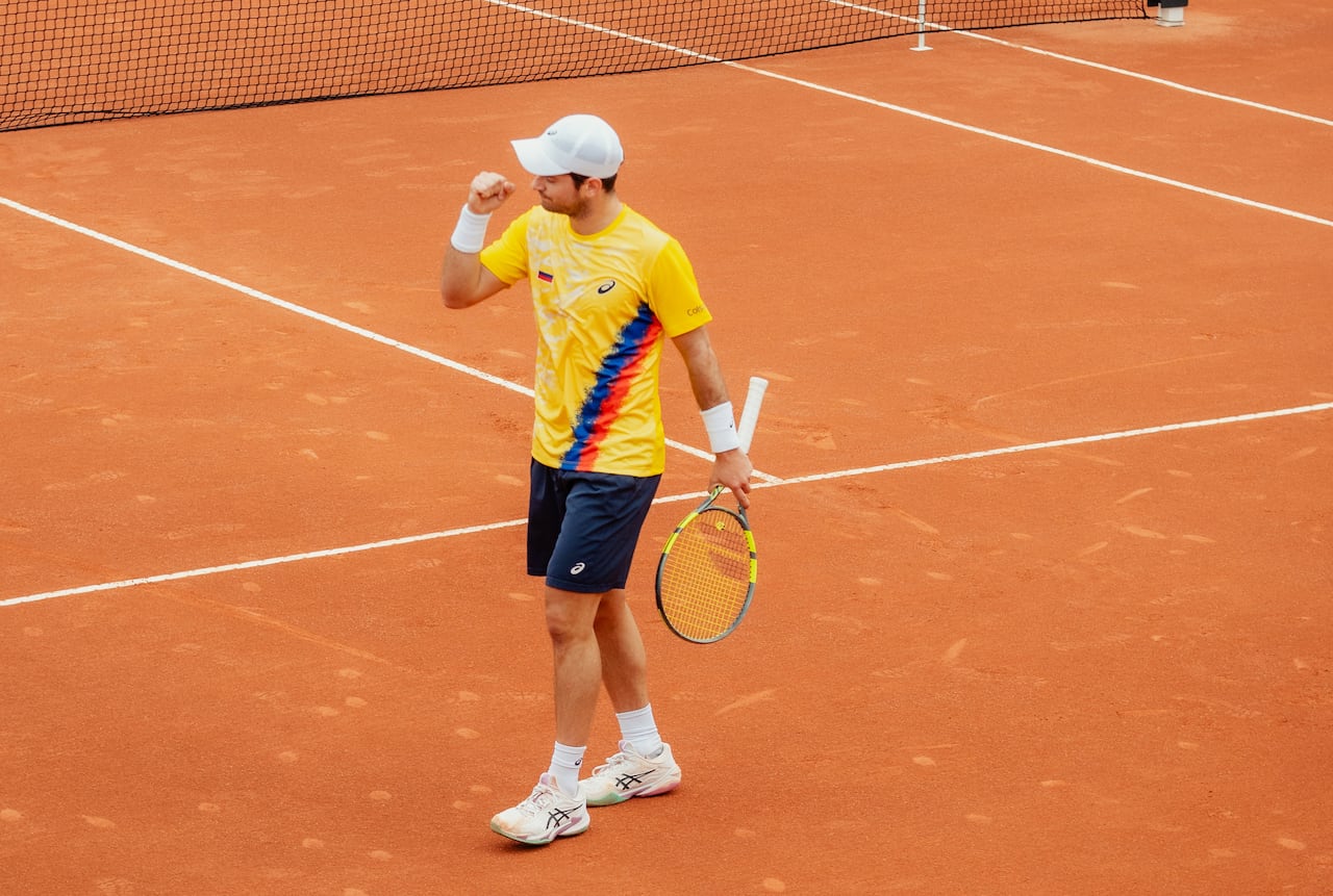 Nicolás Mejía durante el partido entre Colombia y Marruecos por la primera ronda de clasificación para la Copa Davis.