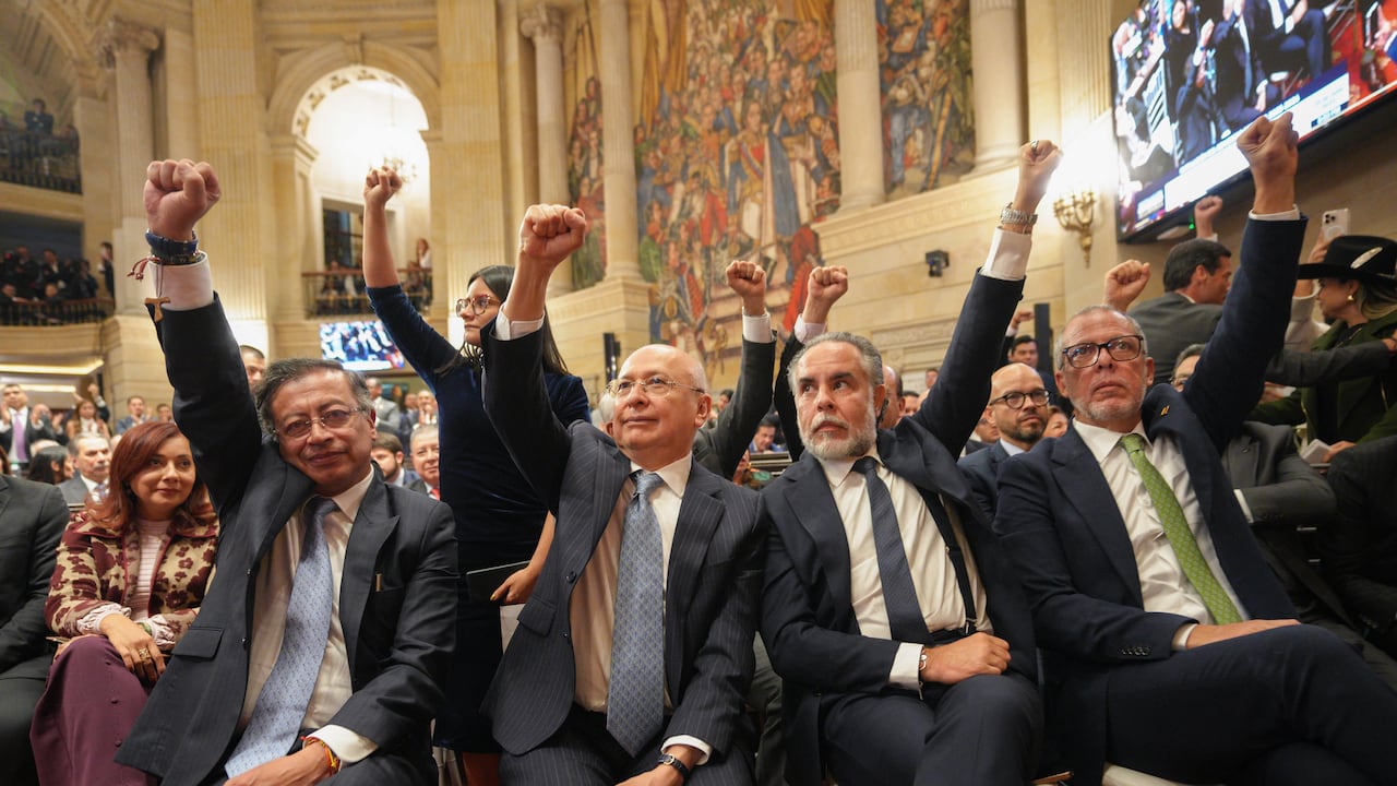 Gustavo Petro, presidente de Colombia; Eduardo Montealegre, ministro de Justicia; Armando Benedetti, ministro del Interior y Alfredo Saade, jefe de gabinete, en el Congreso de la República, en Bogotá