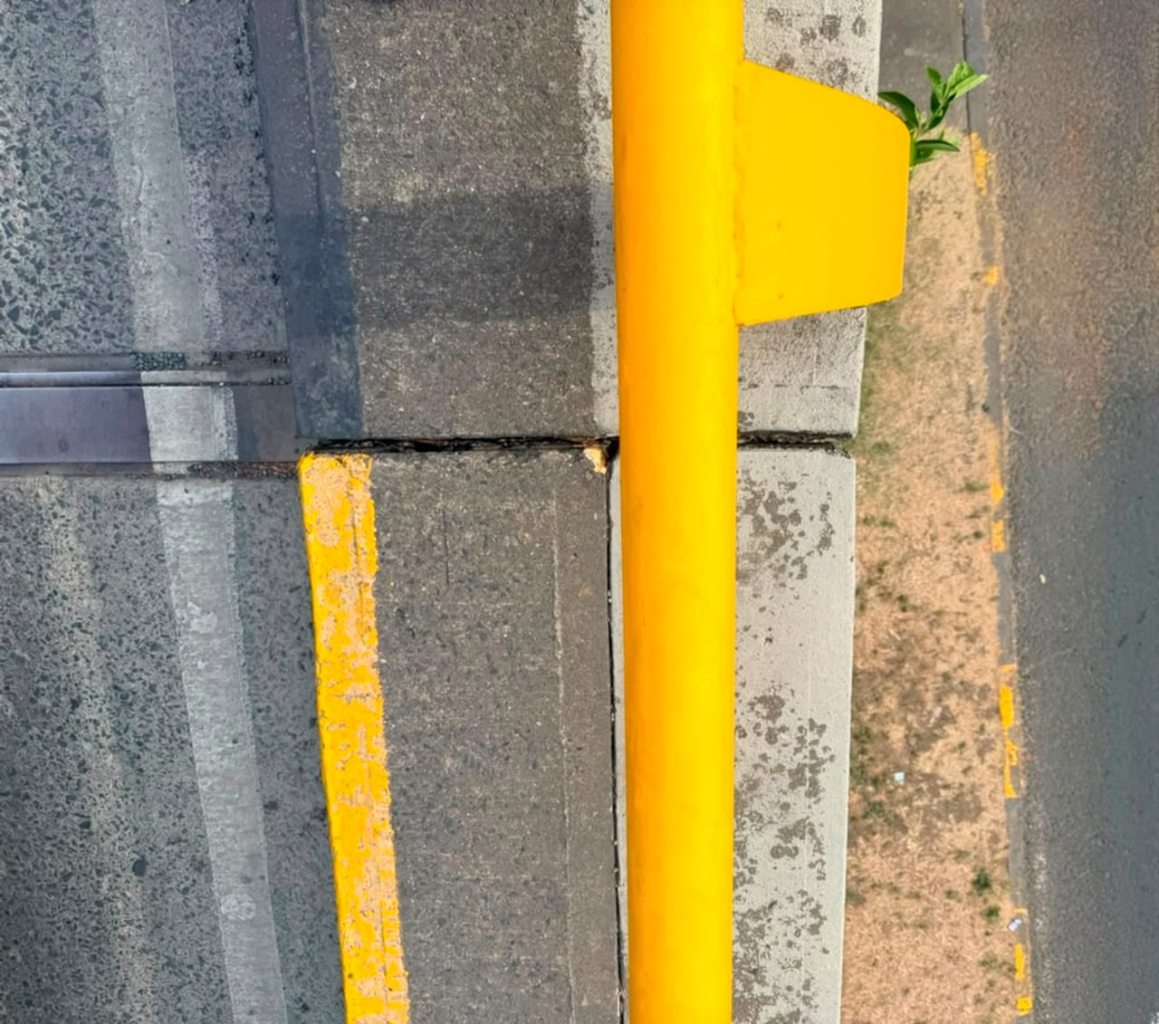 Inspección técnica confirmó que la fisura señalada en el puente de la carrera 39 es una junta de dilatación y no representa peligro.