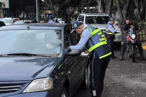 La Secretaría de Movilidad llevó a cabo operativos de control de Pico y Placa en la Avenida Sexta, Con el fin de mejorar los problemas de movilidad que atraviesa la ciudad.