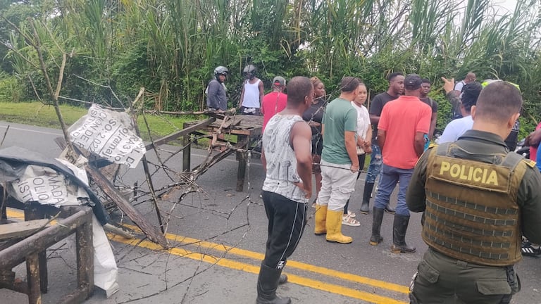 Nuevo bloqueo se registra en la
vía a Buenaventura en el sector de El Gallinero.