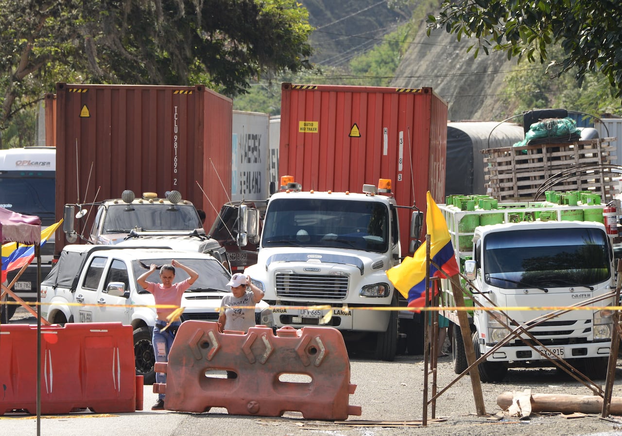Bloqueos en la vía a Buenaventura en el sector de Loboguerrero