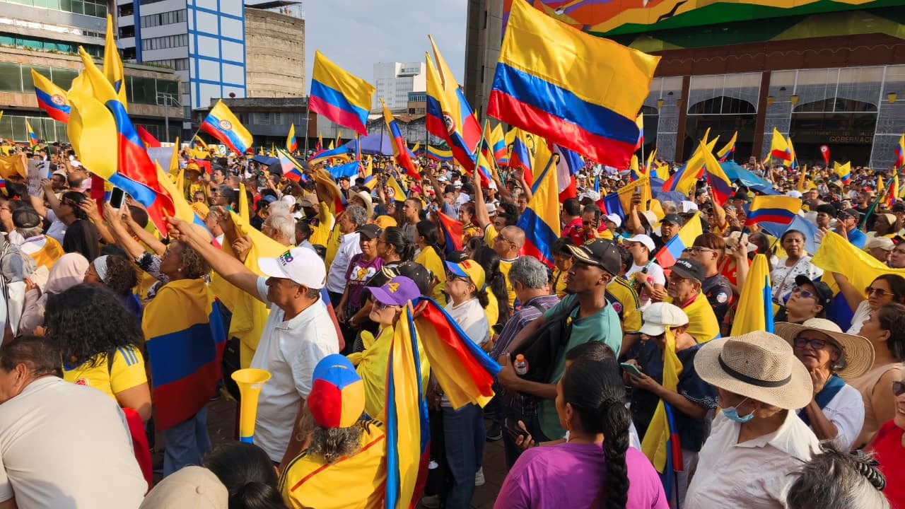 Caleños rechazan intervencionismo de Trump.