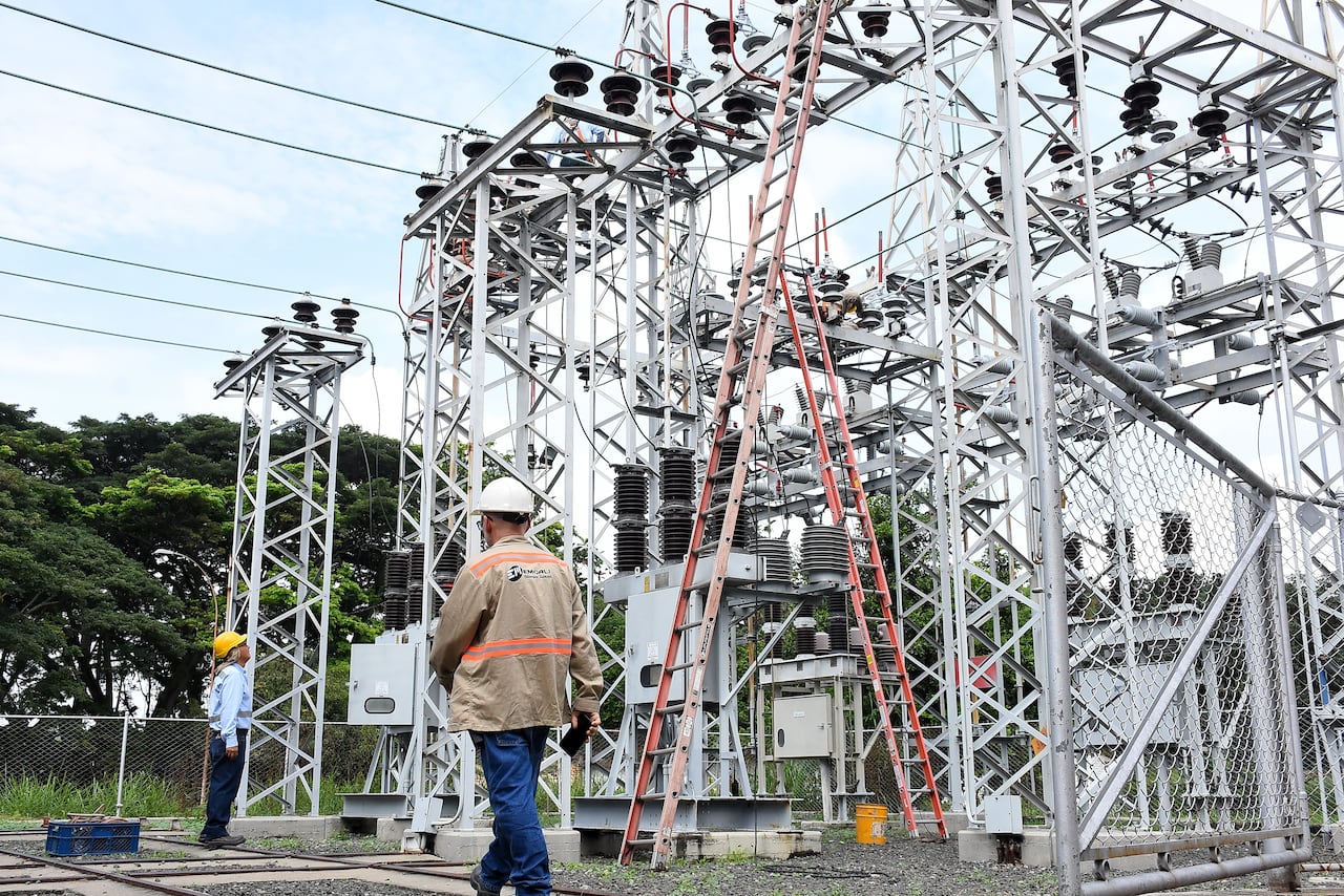 Mantenimiento de redes eléctricas de Emcali, Planta Puerto Mallarino.