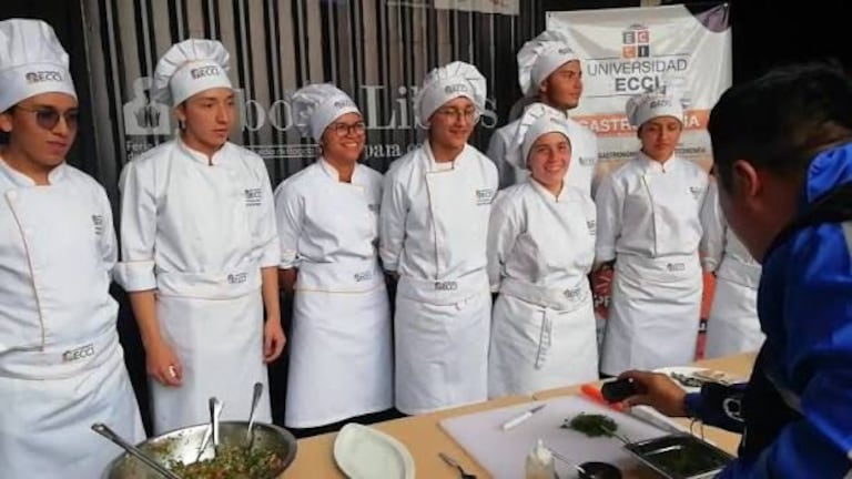 De la tradición a la vanguardia: futuros chefs de la Universidad ECCI transforman la biodiversidad del Pacífico