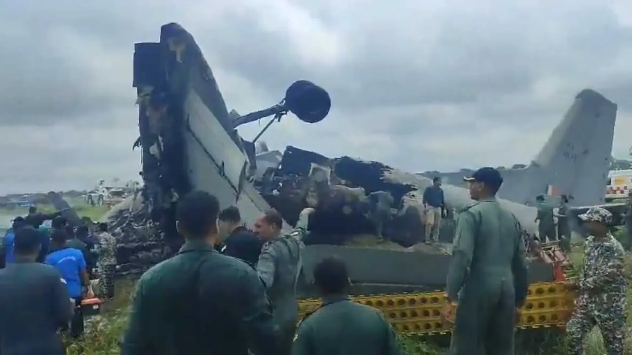 Accidente del avión Antonov An-32 mientras la aeronave realizaba maniobras de aterrizaje en la base aérea de Jorhat, en el estado de Assam.