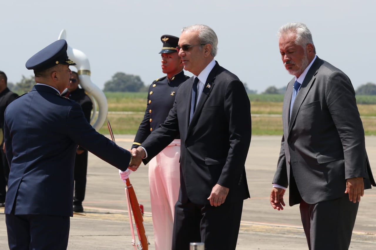 La llegada a Cali del presidente de la República Dominicana, Luis Abinader.