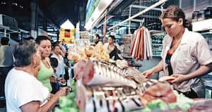 Aunque el aumento del salario mínimo de este año ya es mayor que la inflación, dicho beneficio no lo reciben todos los colombianos.