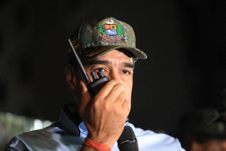 El presidente venezolano, Nicolás Maduro, habla por radio mientras lidera el despliegue del Plan Independencia 200 desde Ciudad Caribia el 11 de septiembre de 2025 en La Guaira, Venezuela.