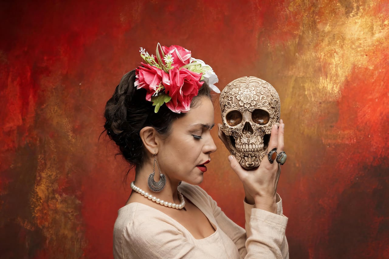"La verdadera muerte para Frida era el olvido", dice Flora Martínez.