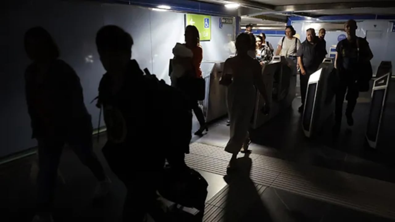 El suministro de energía colapsó en varias naciones simultáneamente; los gobiernos investigan las causas del fallo.