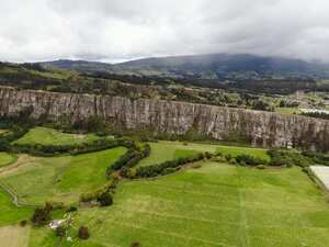 En Suesca se pueden realizar diversos planes, además de escalar en roca.