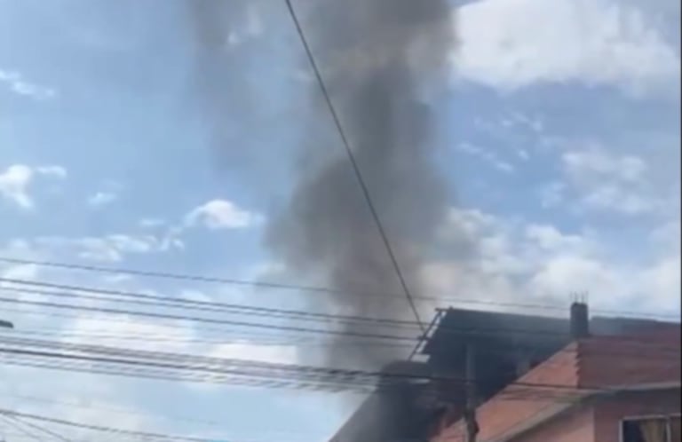 Varias unidades del Cuerpo de Bomberos de Cali fueron desplegadas para controlar la emergencia registrada en Belalcázar.