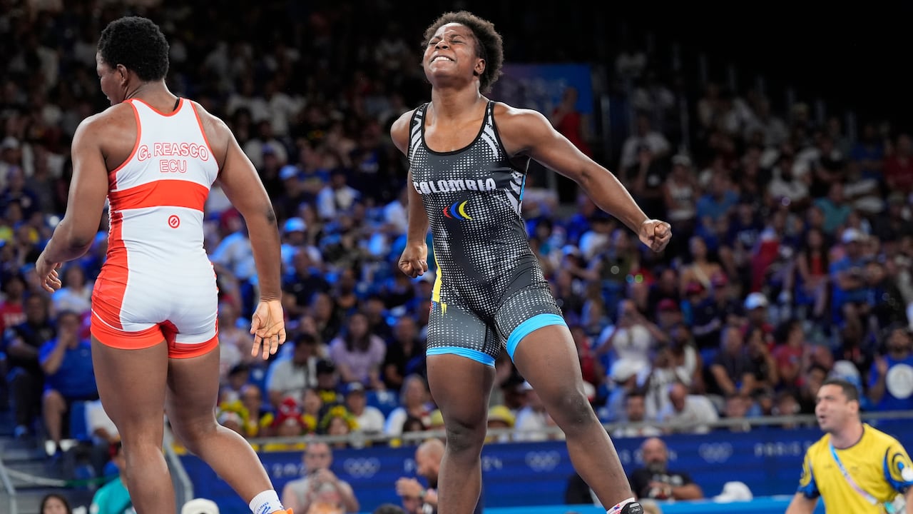 Imagen de la pelea entre Tatiana Rentería y Genesis Rosangela este domingo 11 de agosto.