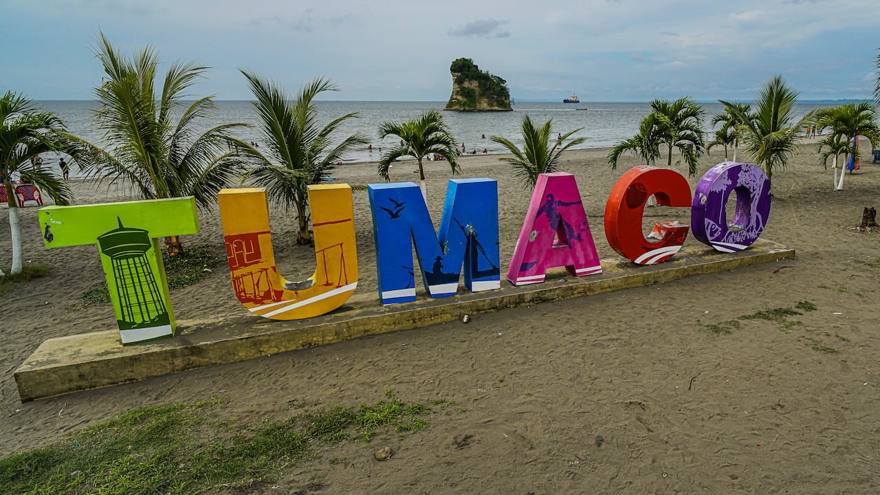 Tumaco se ha convertido en una vitrina para visibilizar el turismo comunitario con actividades económicas viable en el Municipio, con sus paisajes costeros y su tradición culinaria, resultado de sus raíces afrocolombianas e indígenas que hoy muestran al mundo.