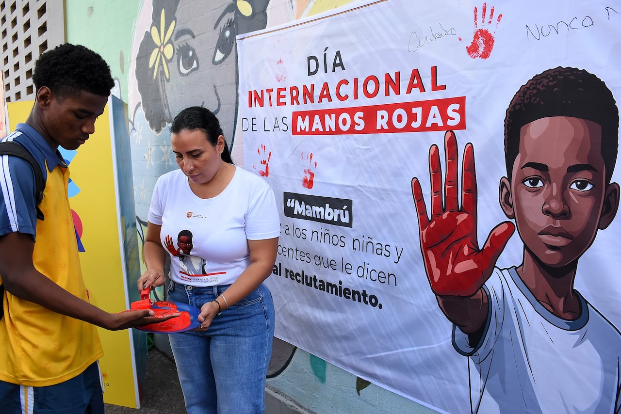Celebración Día Internacional de las Manos Rojas, en contra del reclutamiento infantil.
