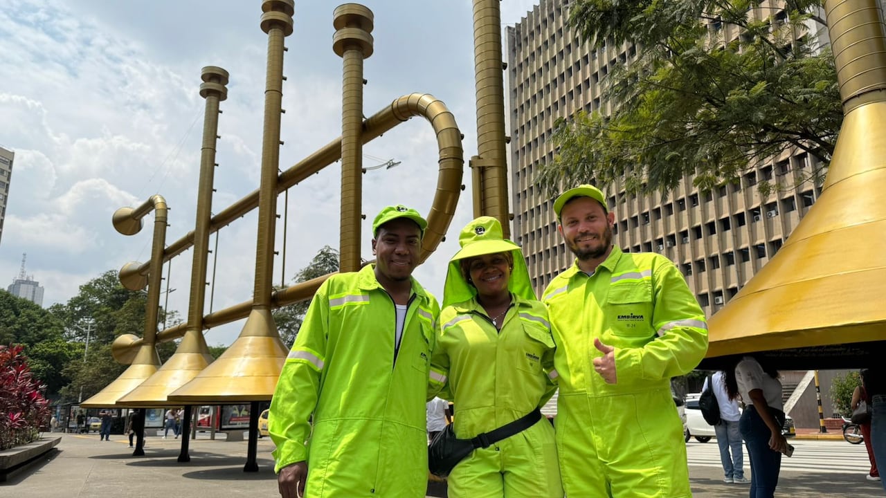 Colaboradores de Promo Cali-Valle participan en una jornada urbana que visibiliza el compromiso de la empresa con la transformación del espacio público y la gestión sostenible de residuos en Cali.