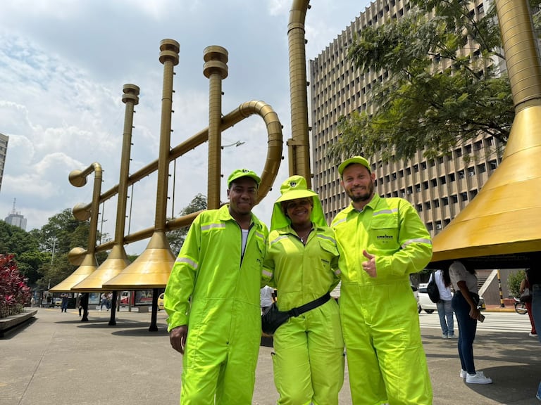 Colaboradores de Promo Cali-Valle participan en una jornada urbana que visibiliza el compromiso de la empresa con la transformación del espacio público y la gestión sostenible de residuos en Cali.