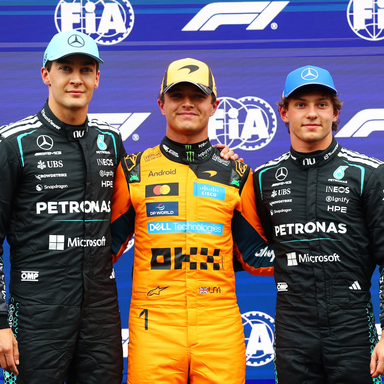 Lando Norris (centro) se quedó con la pole del Gran Premio de Países Bajos 2026. George Russell (izq.) y Kimi Antonelli (der.) completan el top-3 de la parrilla de salida.