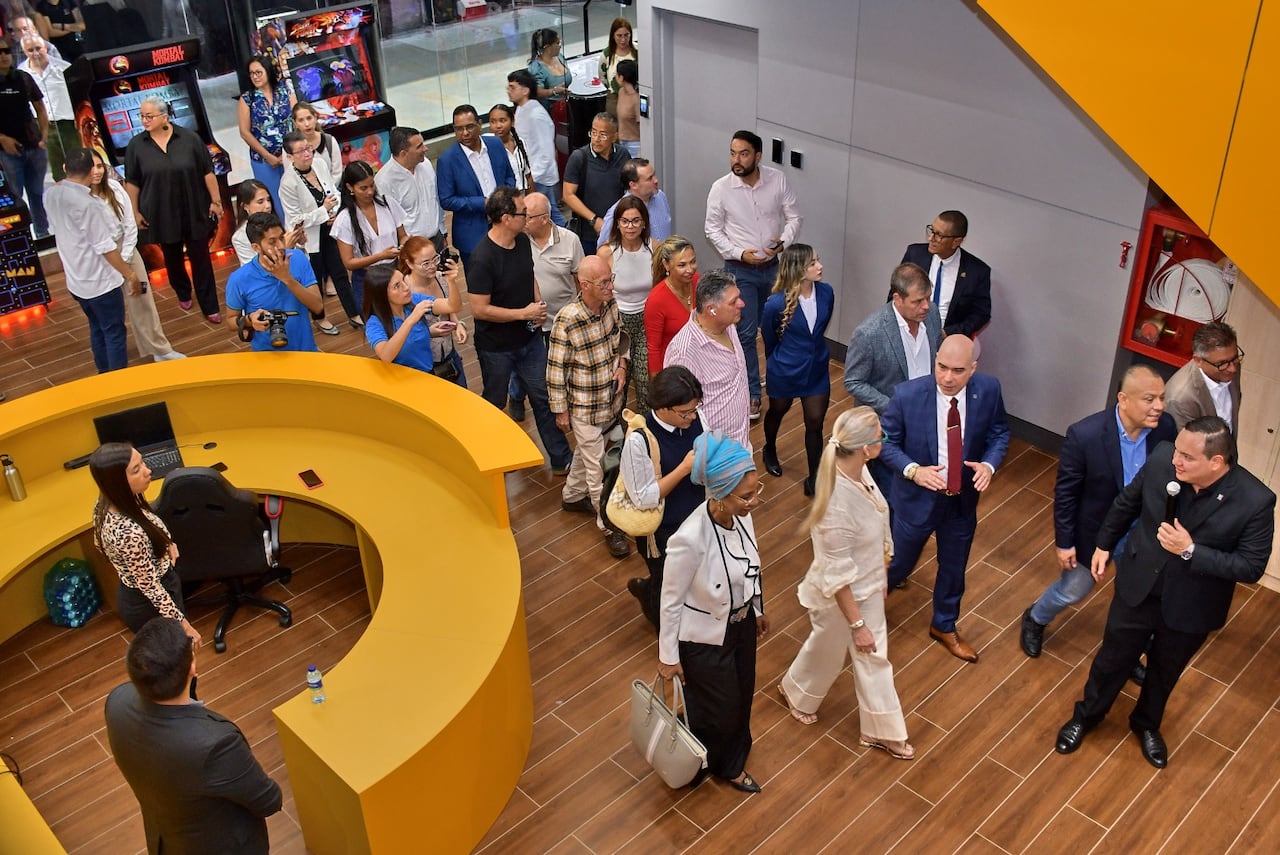 El nuevo edificio de Tecnologías cuenta con una infraestructura que responde a criterios de sostenibilidad ambiental con sistemas de iluminación eficiente, ventilación natural y espacios verdes integrados al diseño.